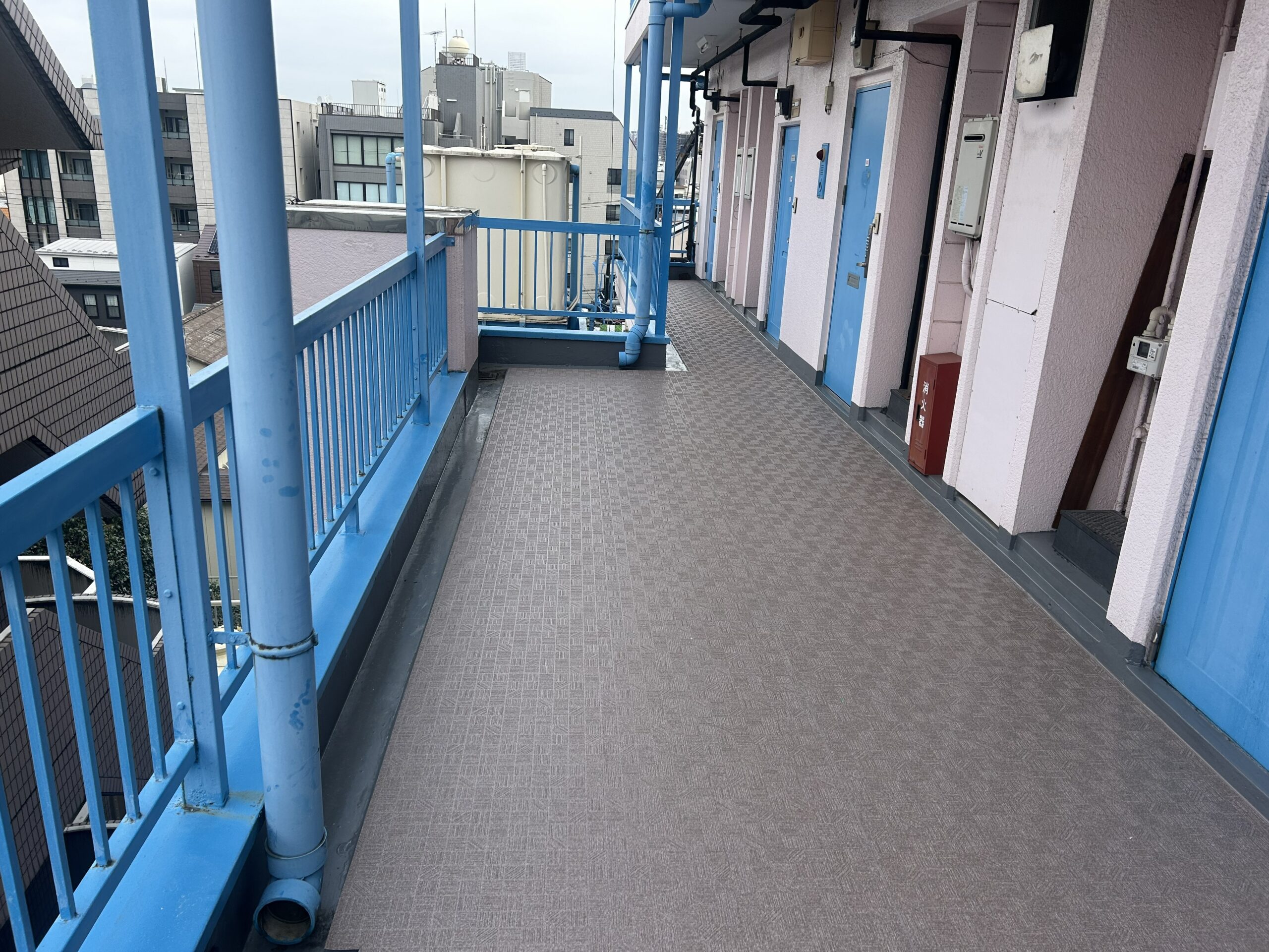 長尺シート貼り替え完了後の共用廊下