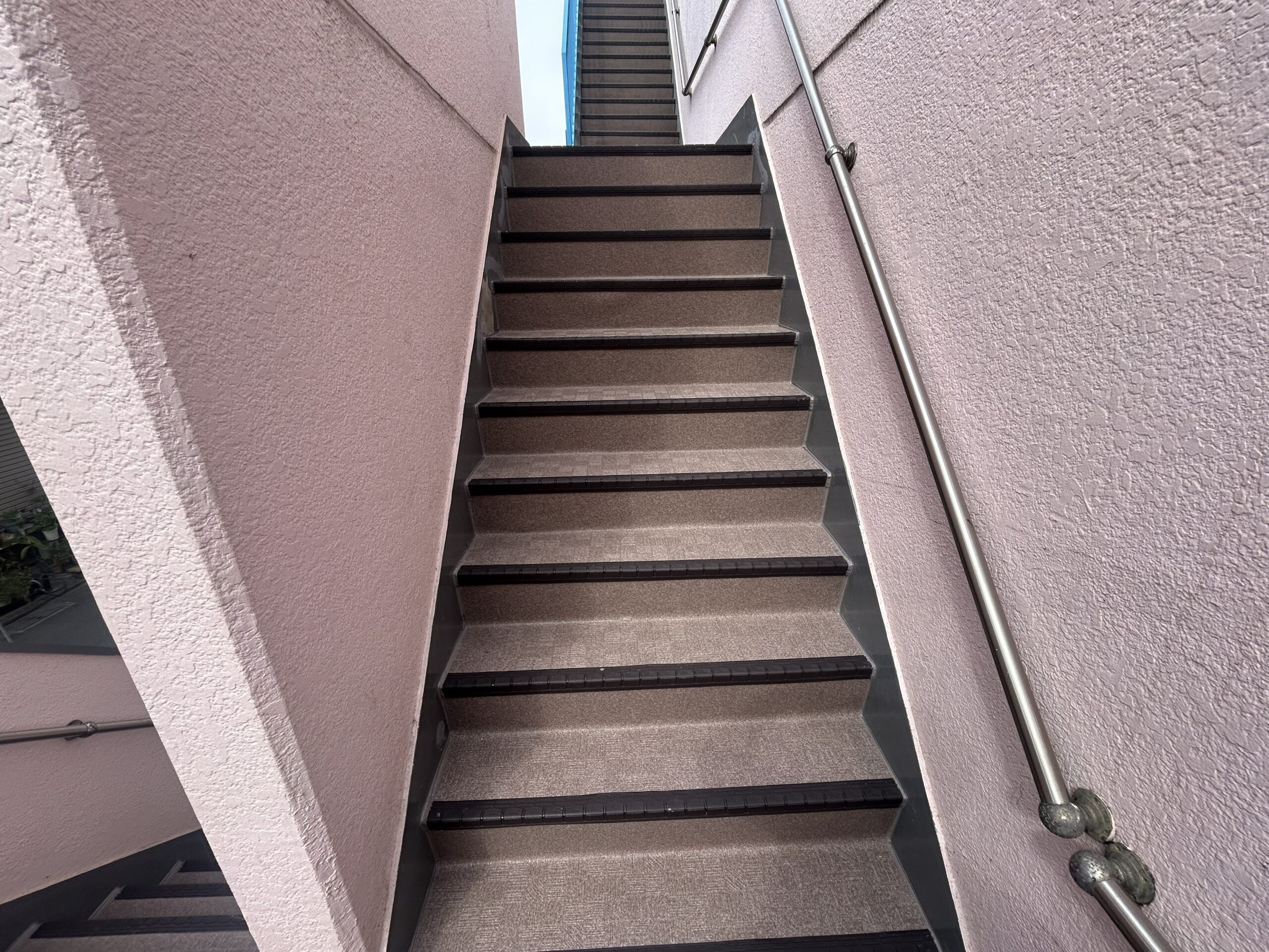 タキステップ施工完了後の外階段