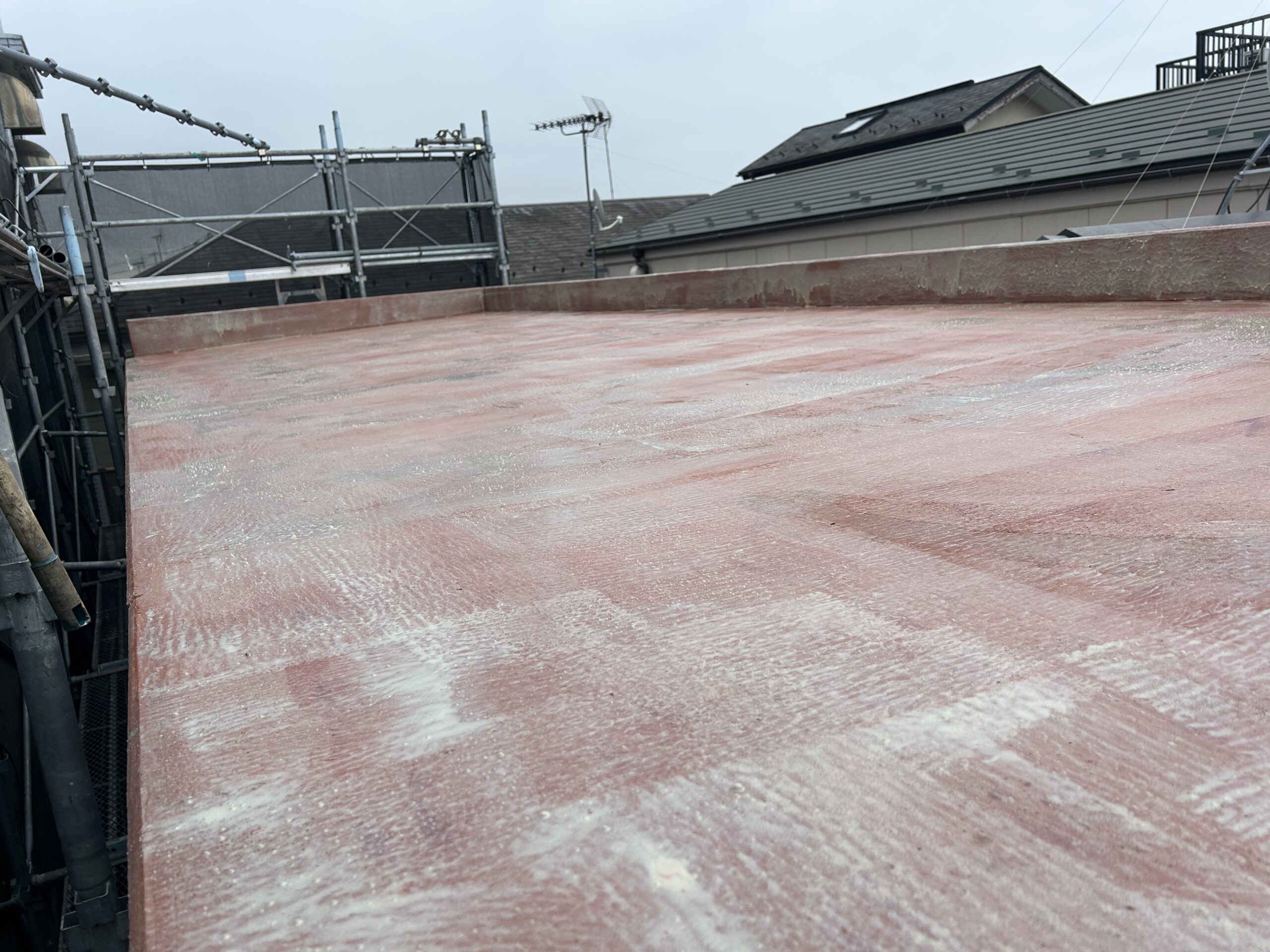 接着剤塗布が完了した屋上全景