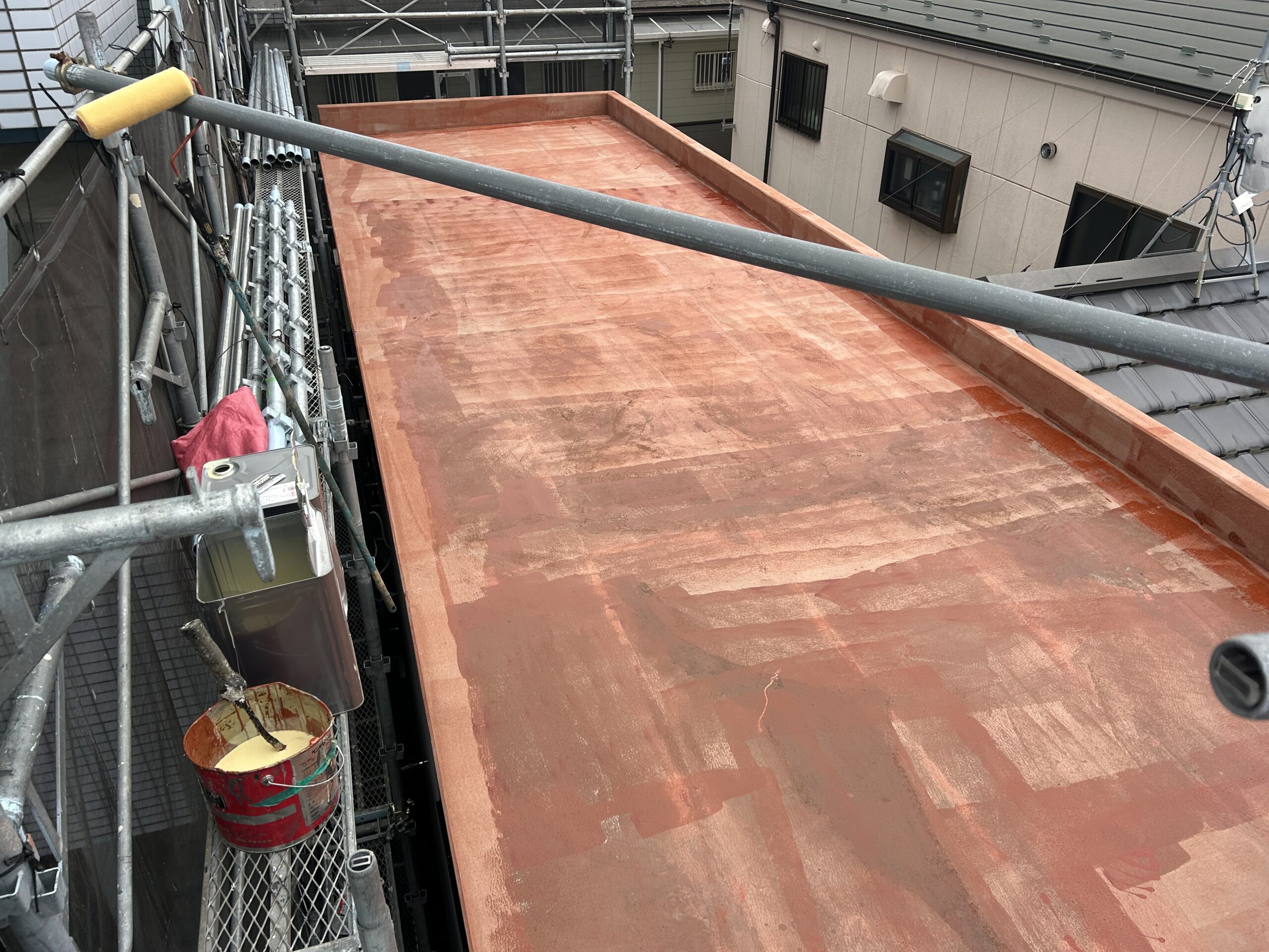 プライマー塗布完了後の屋上全景