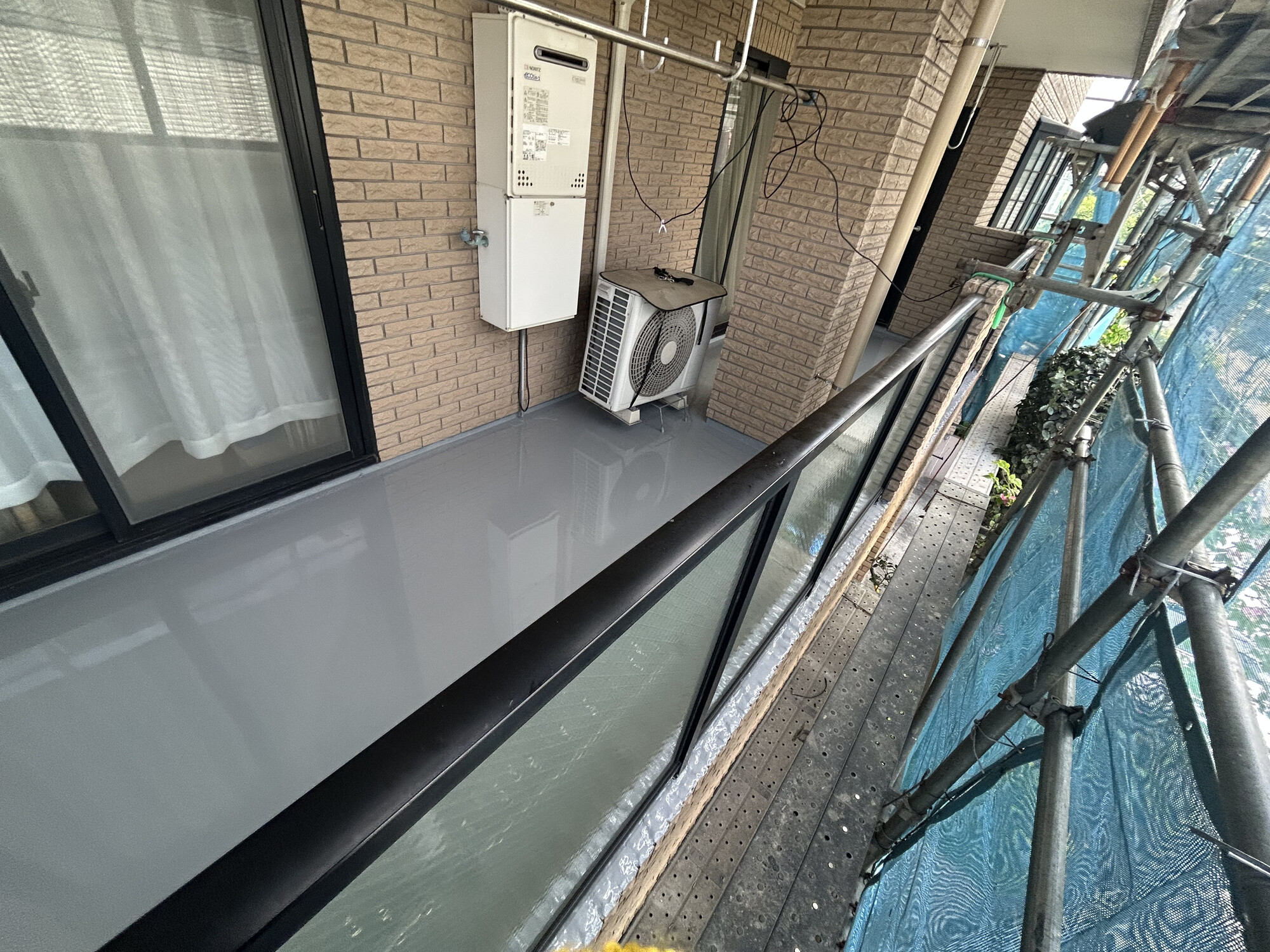 ウレタン防水が仕上がったベランダ