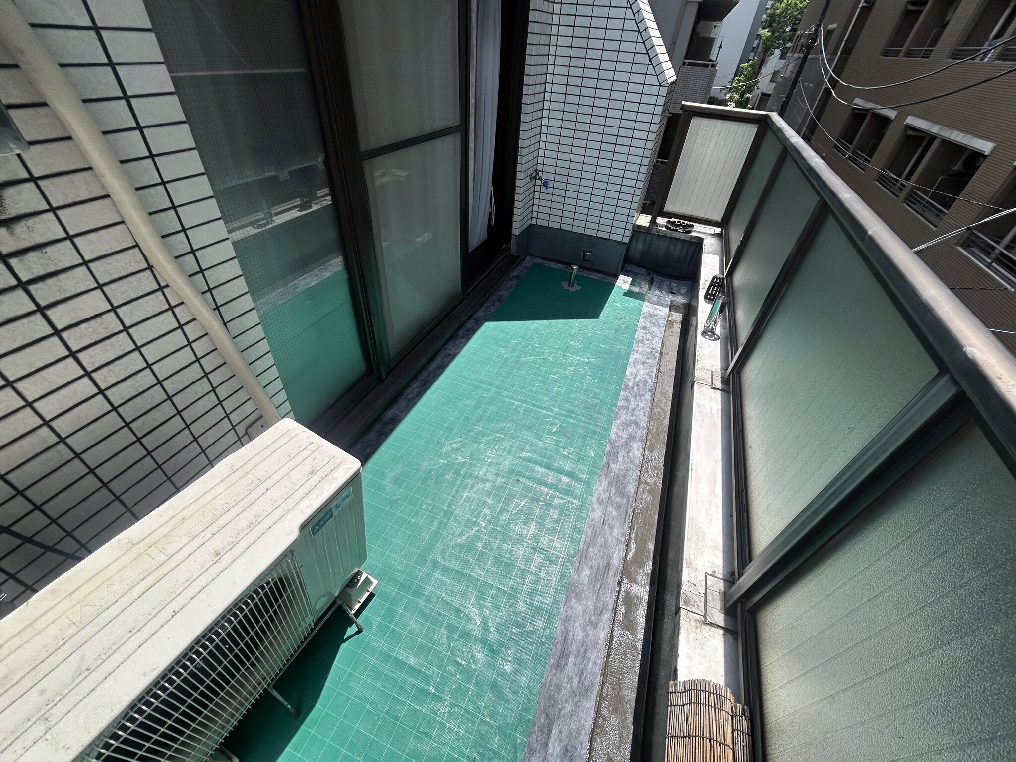 ベランダに設置した脱気筒と通気緩衝シート