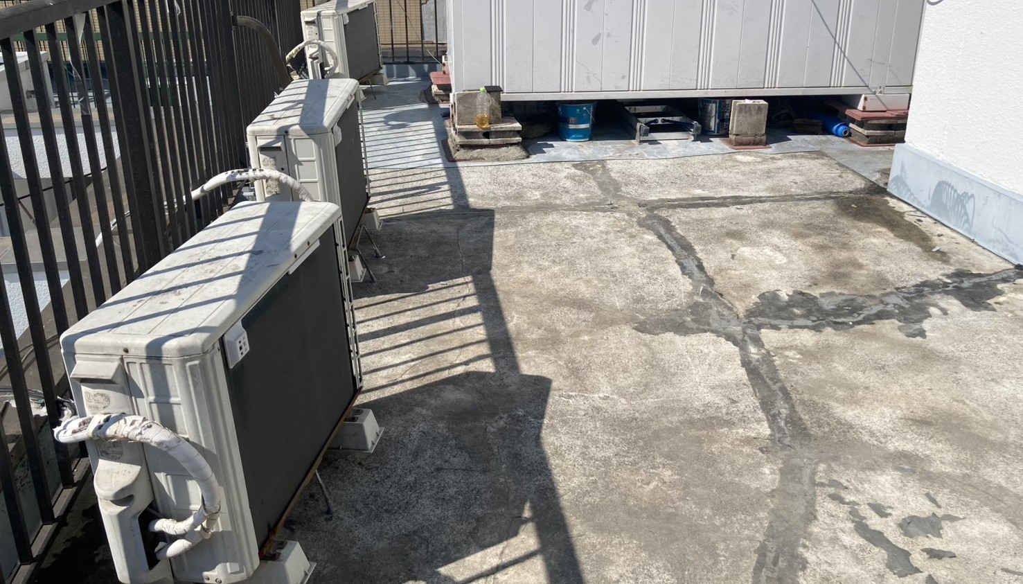 既存ウレタン防水を撤去した後のALC下地