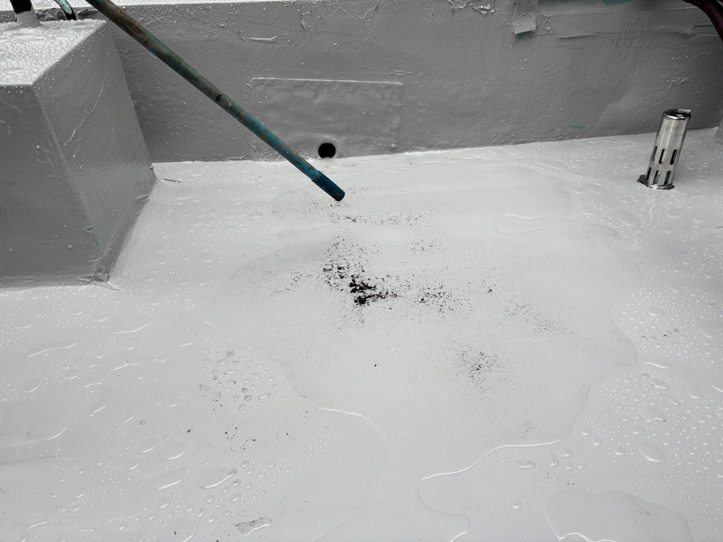 屋上の水溜まりが残った箇所